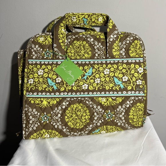 Vera Bradley Handbags - Vera Bradley Sittin in a tree hanging cosmetics toiletries bag case green